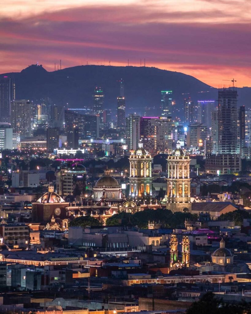 Ciudad de Puebla de noche